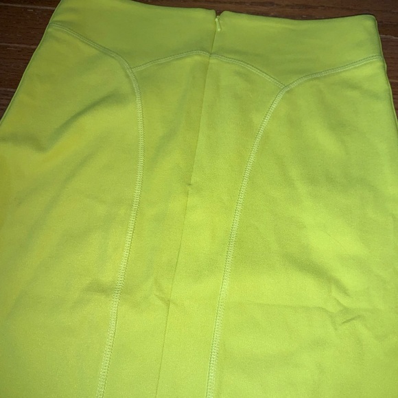 π McQ Alexander McQueen NWOT Lime Green Bodycon Contour Skirt Small π - Picture 9 of 12